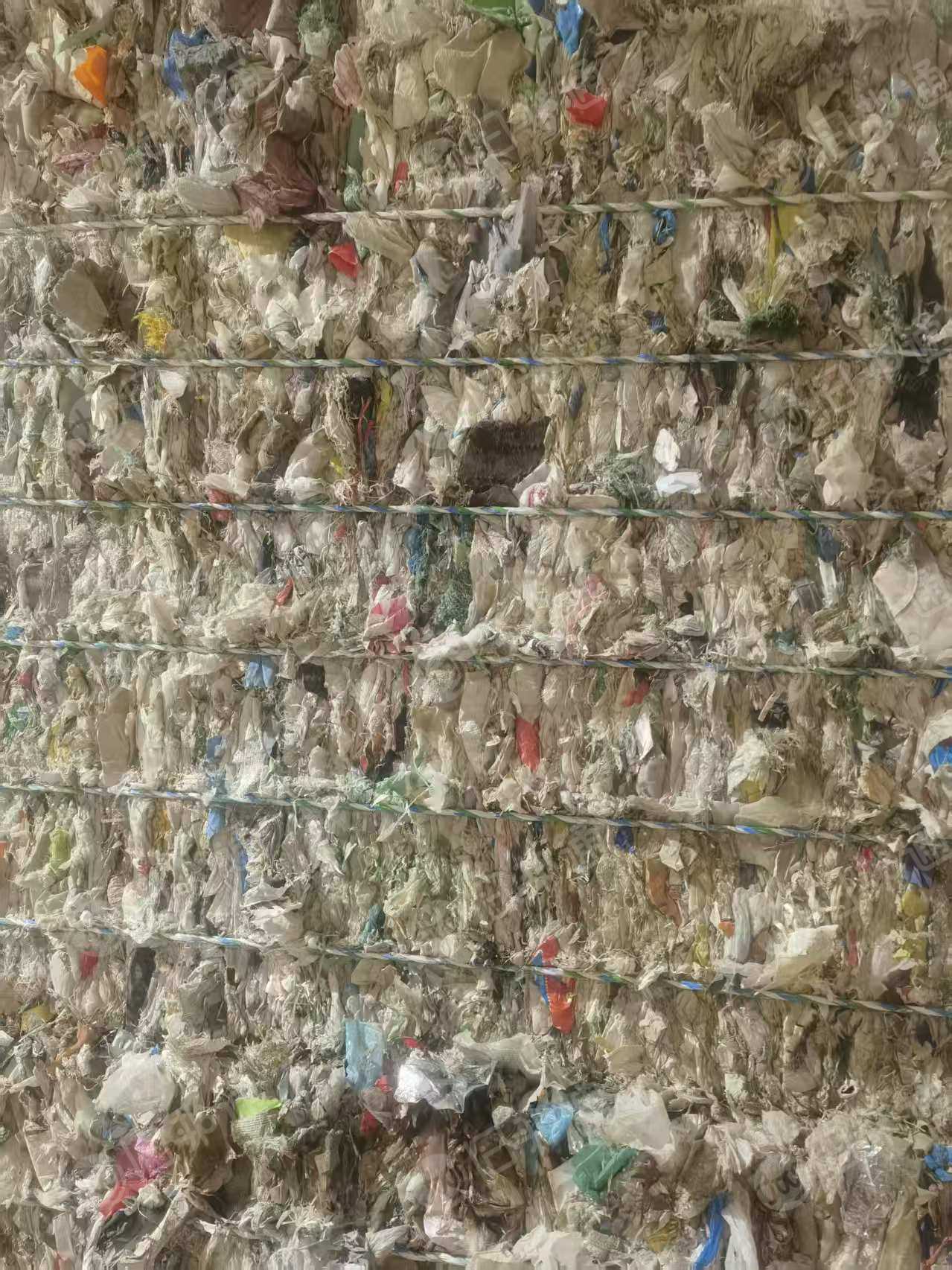 出售杂膜炼油料，建筑垃圾风选膜炼油料，编织袋为主的塑料