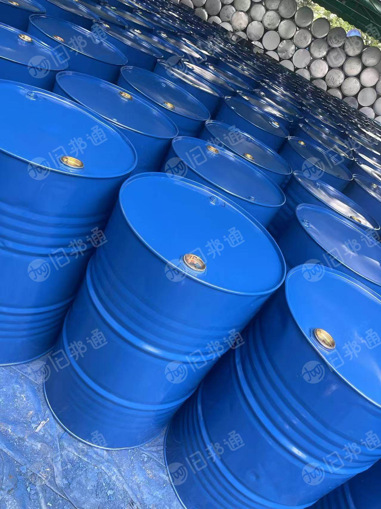 出售二手蓝桶，二手吨桶，二手铁桶，清洗干净的，200L，150L，60L等都有，现货几千个