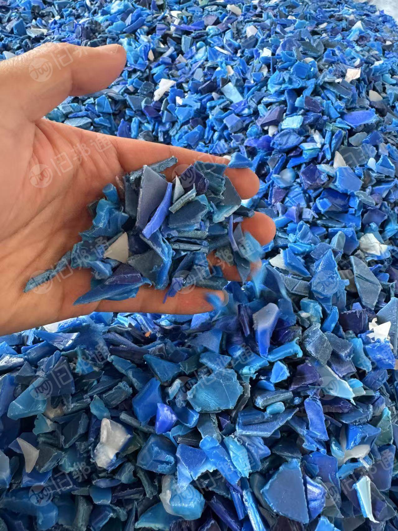 长期出售纯大蓝桶破碎料，清洗干净，直接上机造粒