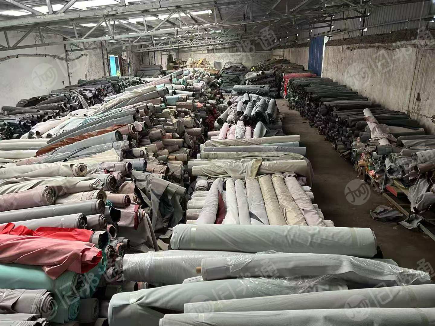 大量出售PVC地板革，沙发革，现货量上千吨