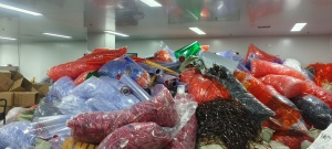 出售中性PVC复合PE边料