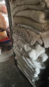 长期出售拆好的旧棉被，旧棉花，货在山东胶州