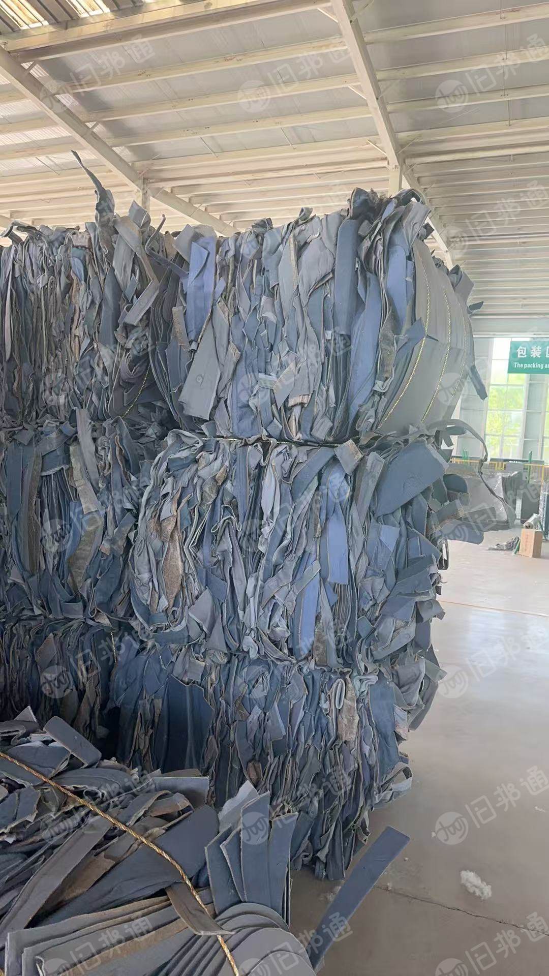 出售汽车顶棚无纺布边角料，汽车内饰料，现货有100多吨，货在河北邢台
