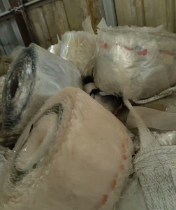 出售带胶PET膜废料，偏重胶，边带点颜色，长期有货