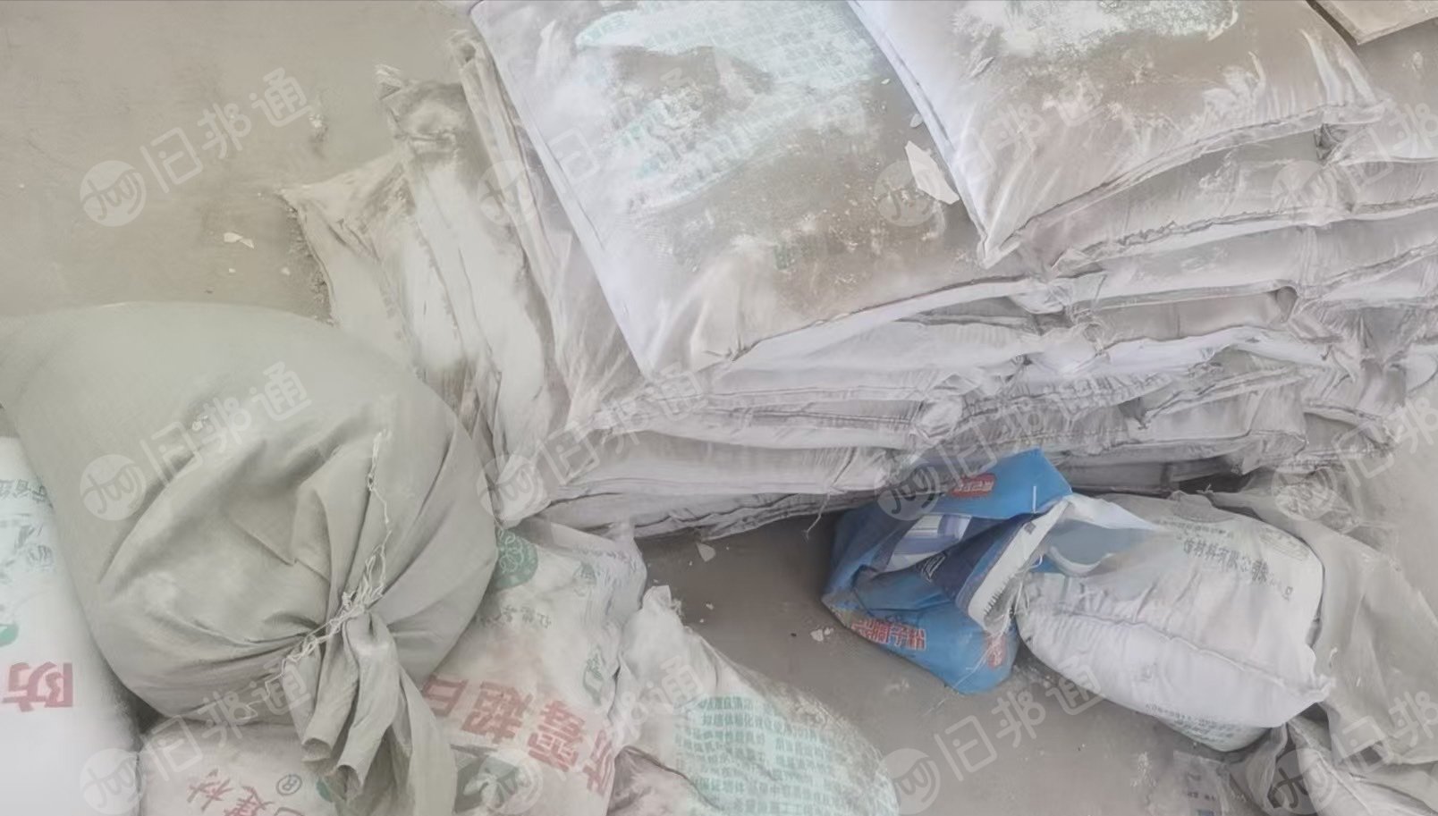 出售剩余大白涂料，防霉超白腻子粉，现货5吨