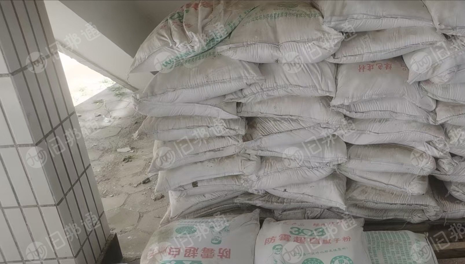出售剩余大白涂料，防霉超白腻子粉，现货5吨