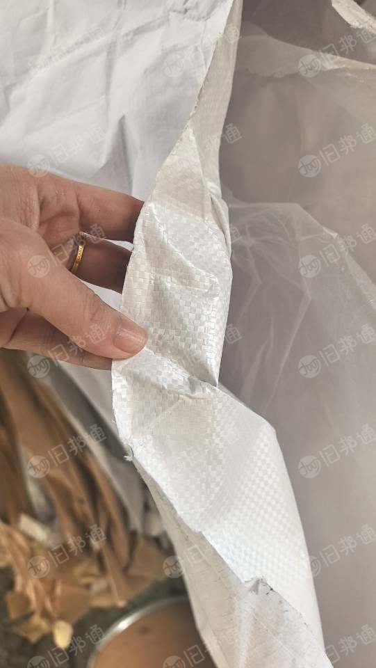 出售塑料膜，之前装桶的，里面有水分，现货几十吨