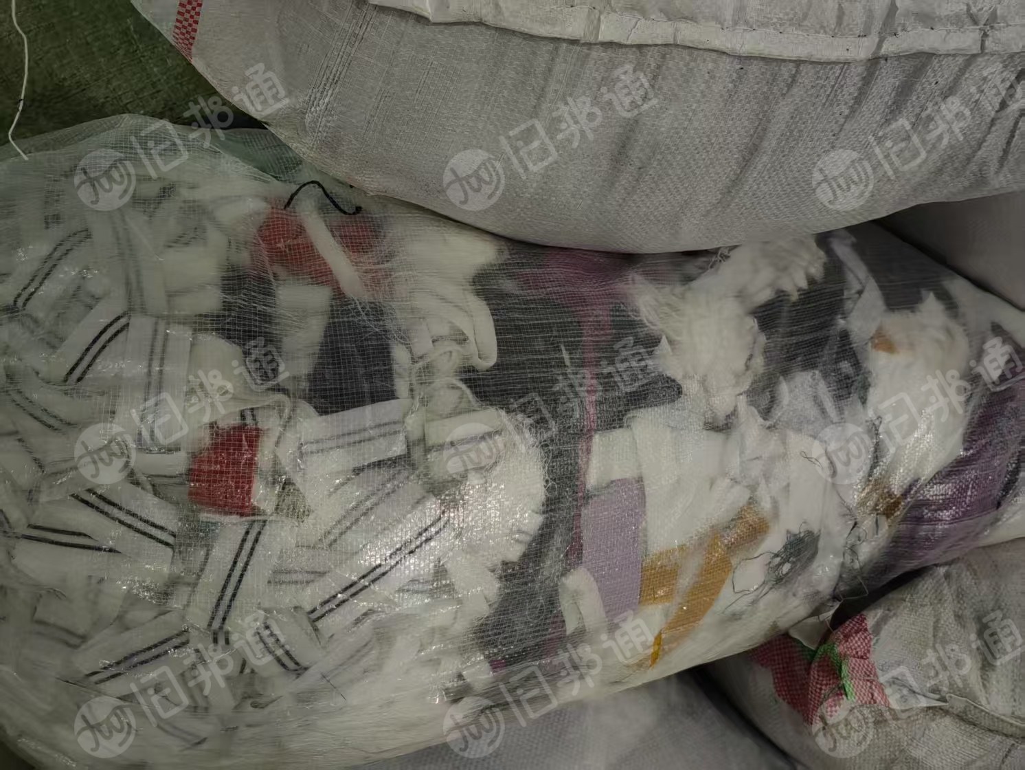 厂家长期出售废纱线锦纶和涤纶，织带也混在一起装，全部装在一起了，织带三分之二，厂在浙江嘉兴