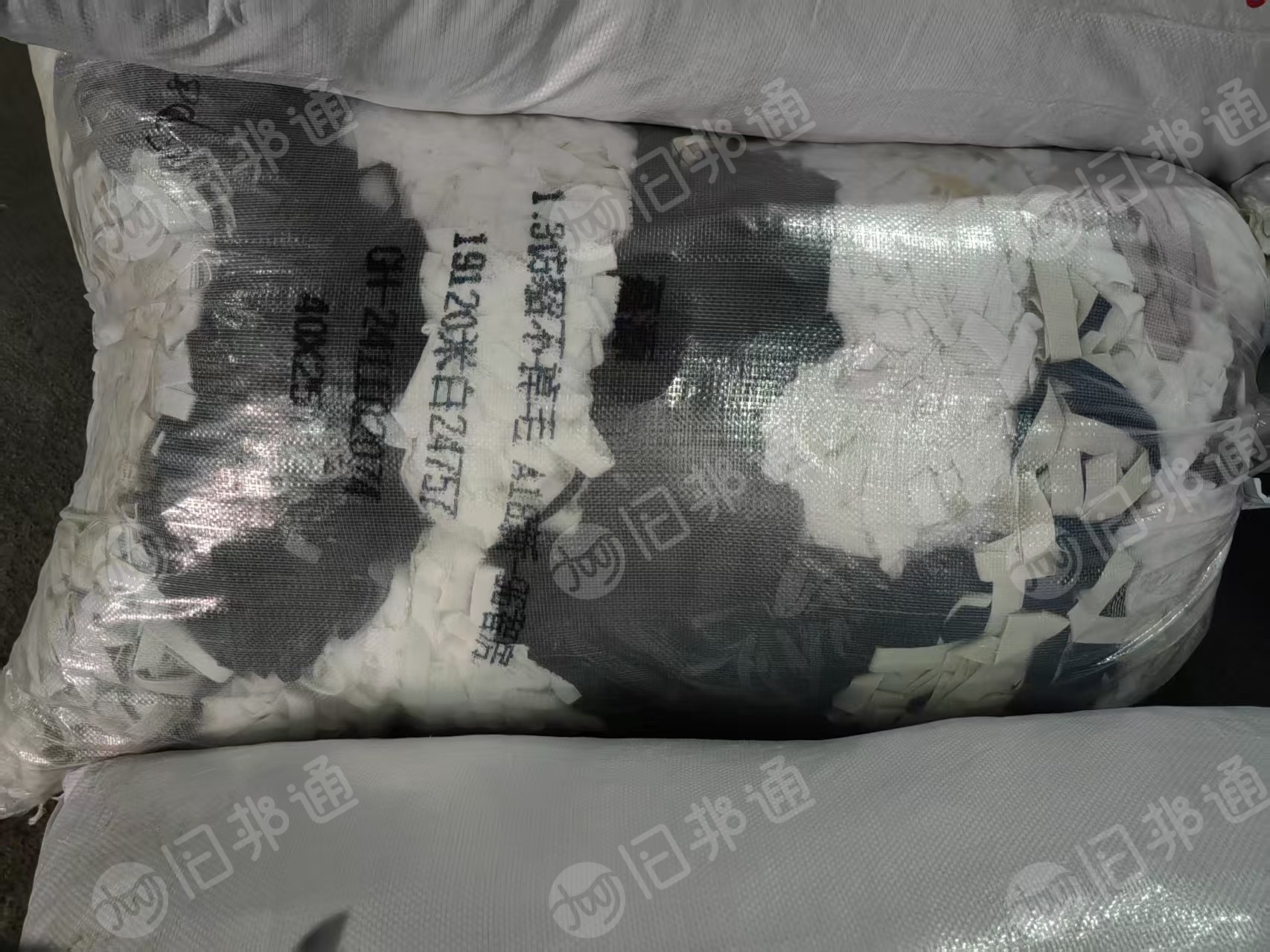 厂家长期出售废纱线锦纶和涤纶，织带也混在一起装，全部装在一起了，织带三分之二，厂在浙江嘉兴