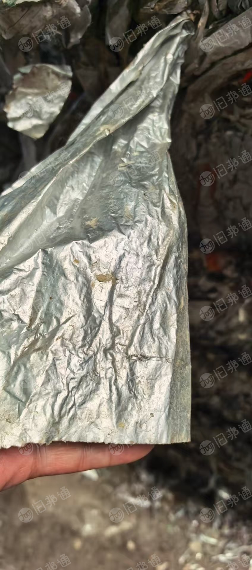 出售利乐包分离出来的铝塑膜废料，含铝30%，现货两千多吨