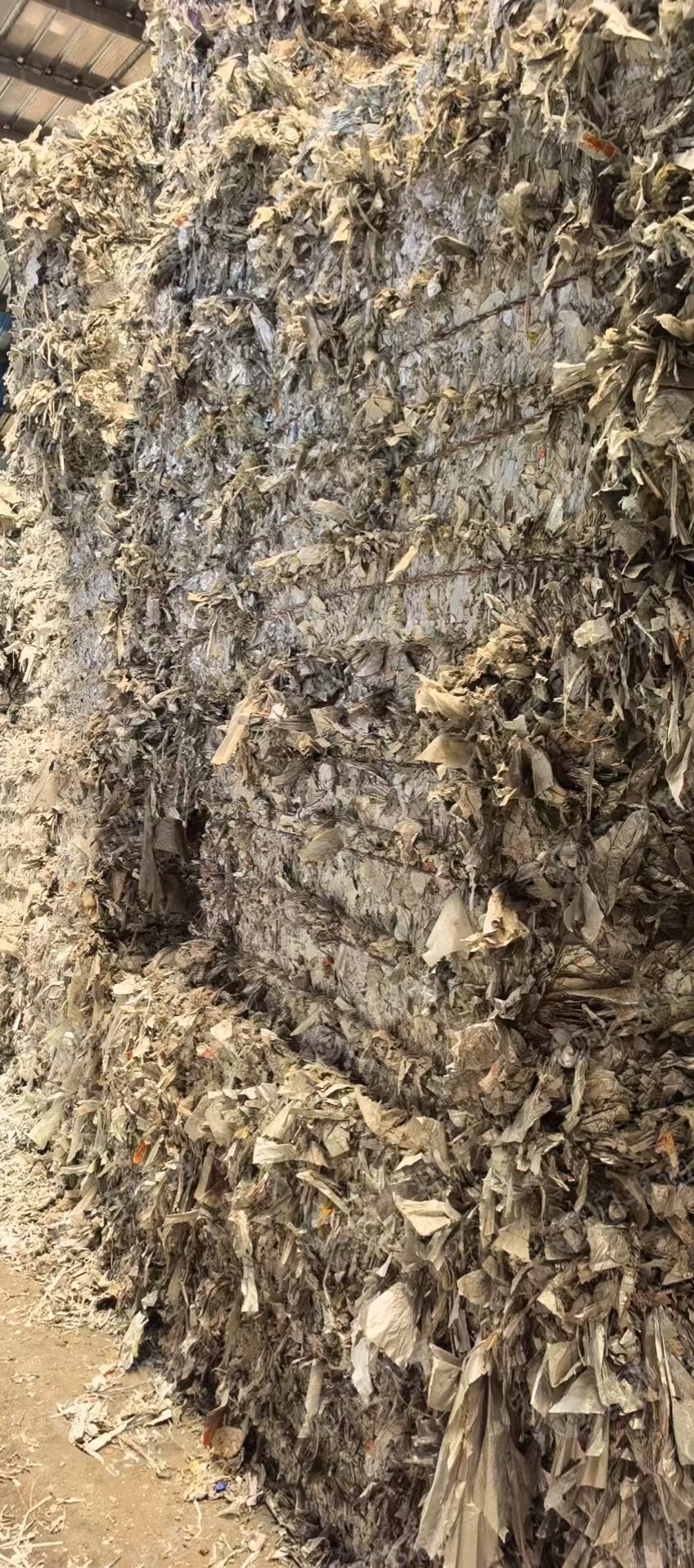 出售利乐包分离出来的铝塑膜废料，含铝30%，现货两千多吨