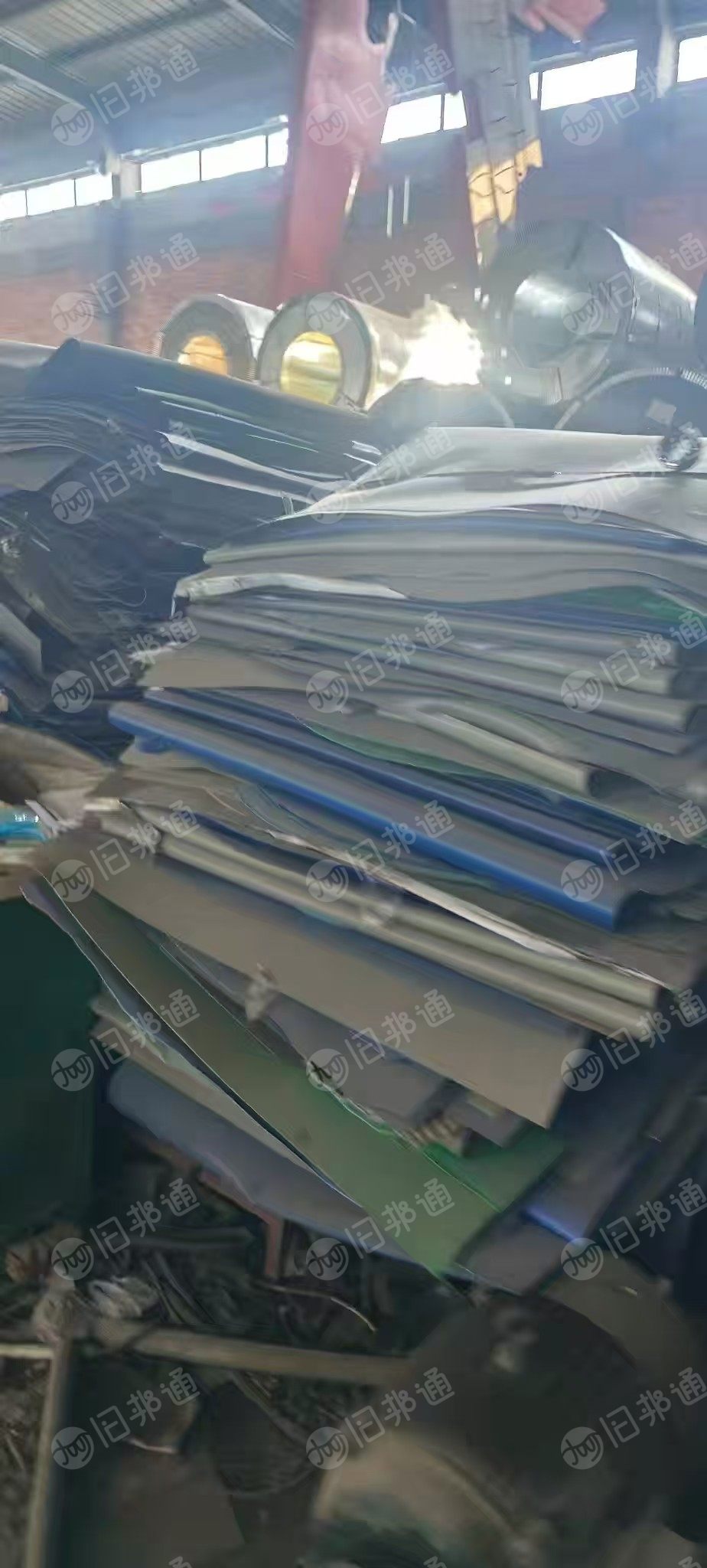 出售钢铁加工厂下来PE钢卷皮包装废料，现货15吨左右，长期有货