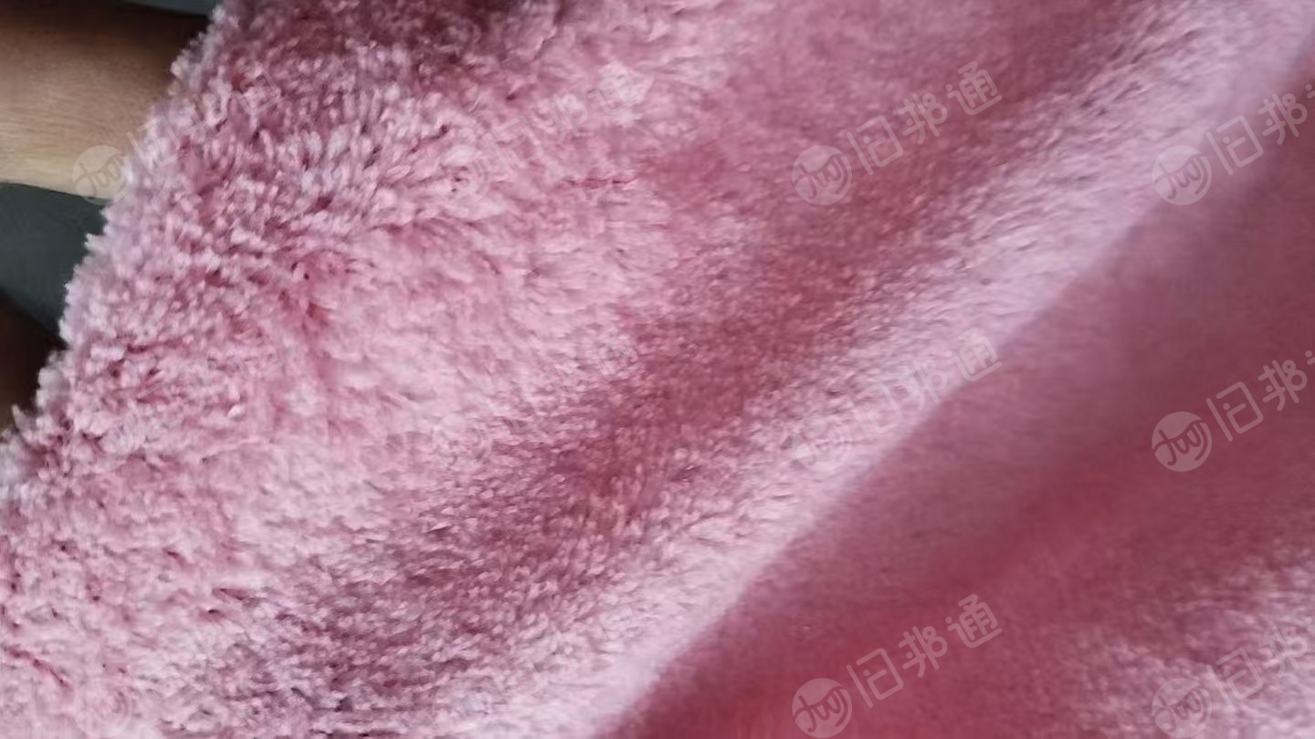 长期大量出售单面素色的珊瑚绒布，纯涤纶珊瑚绒布，现货100吨