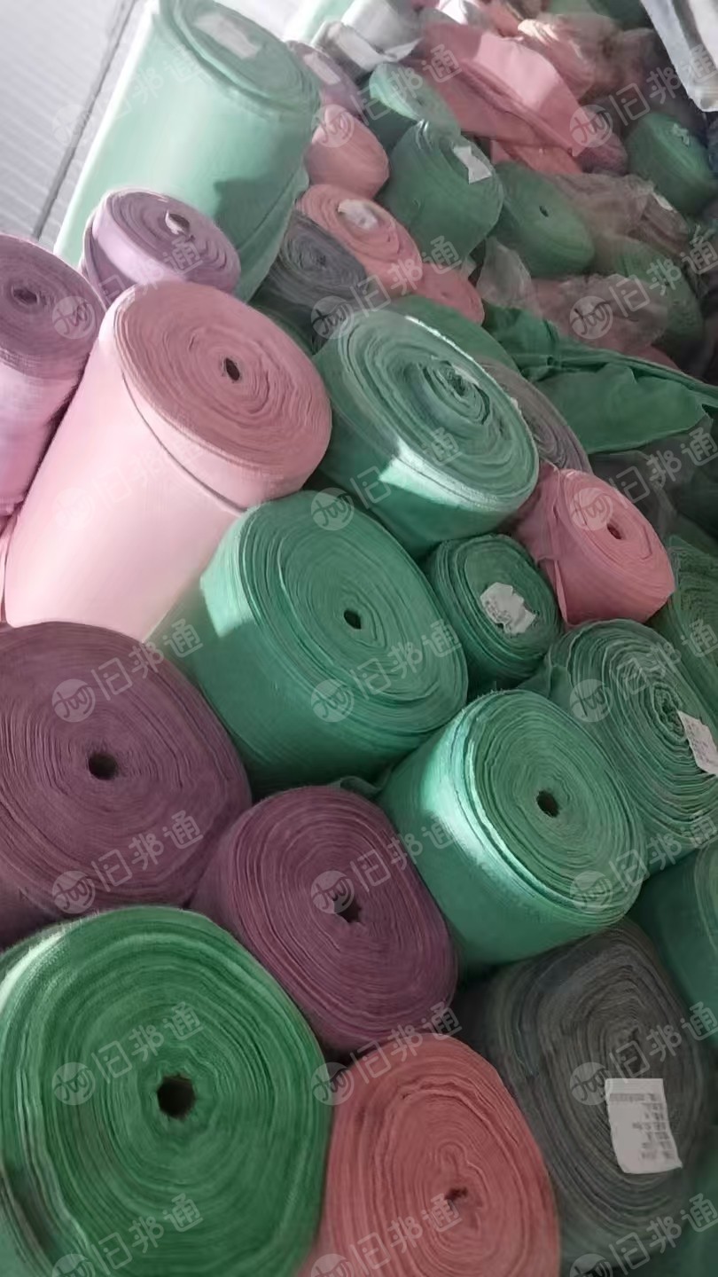 长期大量出售单面素色的珊瑚绒布,纯涤纶珊瑚绒布,现货100吨