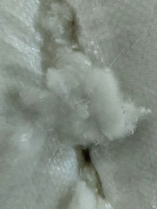 厂家处置涤纶废料，做无纺布下来的涤纶废丝，现货有十几吨，货在广东揭阳