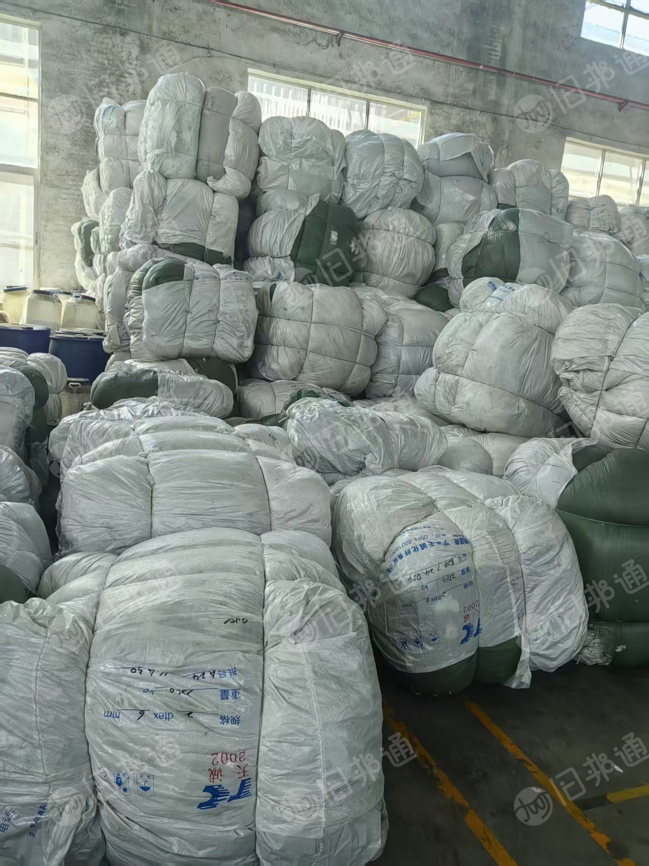 厂家处置涤纶废料，做无纺布下来的涤纶废丝，现货有十几吨，货在广东揭阳