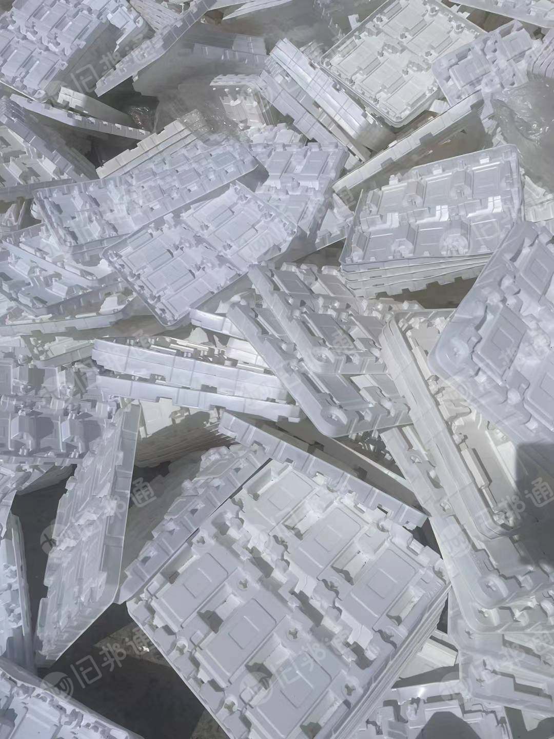 大量供应黑/白HIPS破碎料