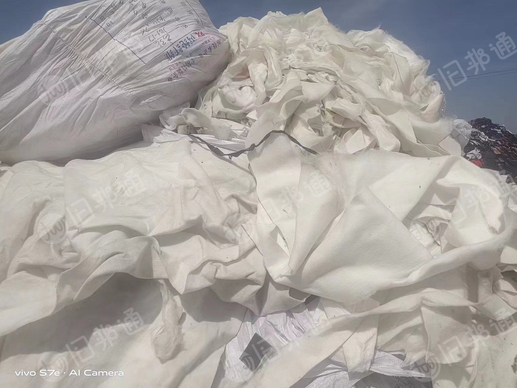 长期出售地毯厂下来的涤丙废布边角料，涤纶50丙纶50，每个月40吨左右，货在山东济南