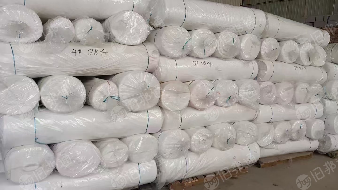 长期出售涤棉帆布，10支纱2*2，360克，幅宽1.55米，10万米白胚，厂在山东济南