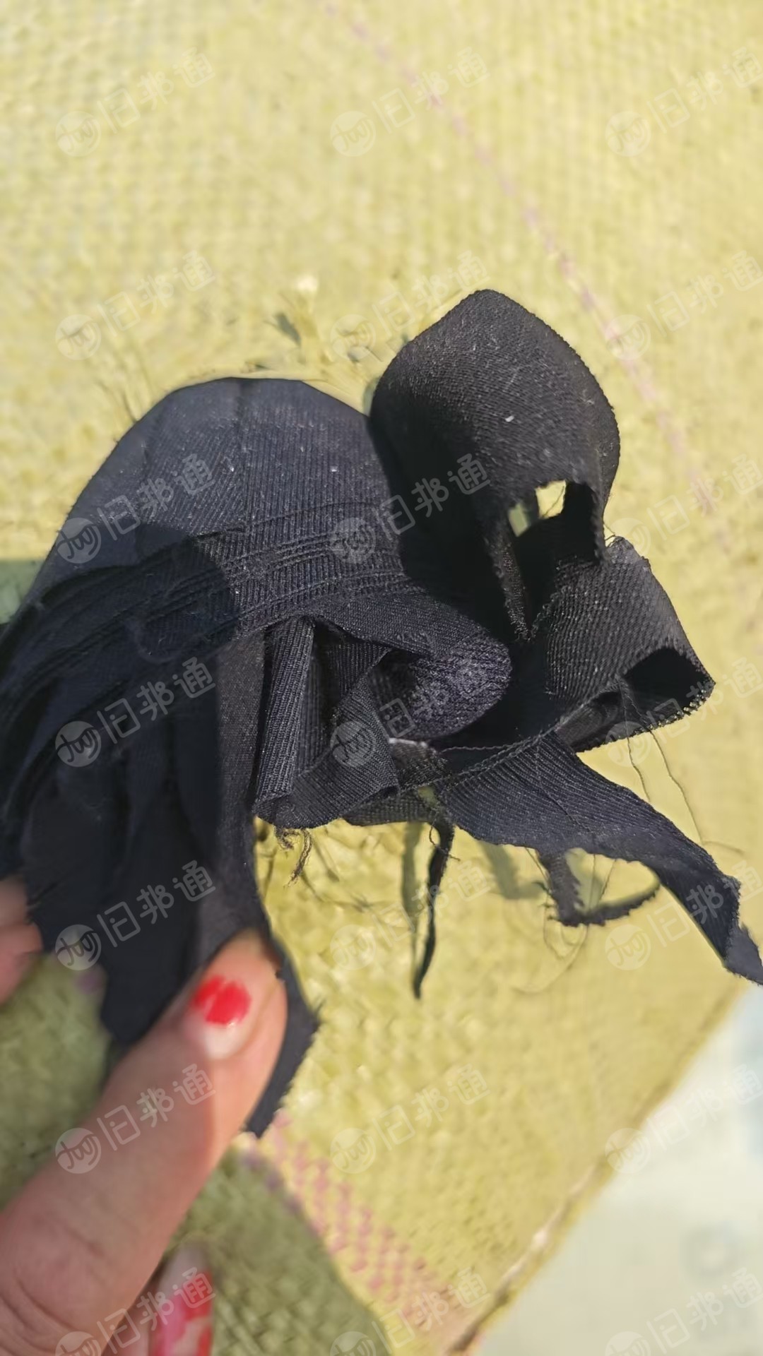 长期出售服装厂废布，化纤布，氨纶废布和涤纶废布混在一起，统货卖，现有一两车，货在河南郑州
