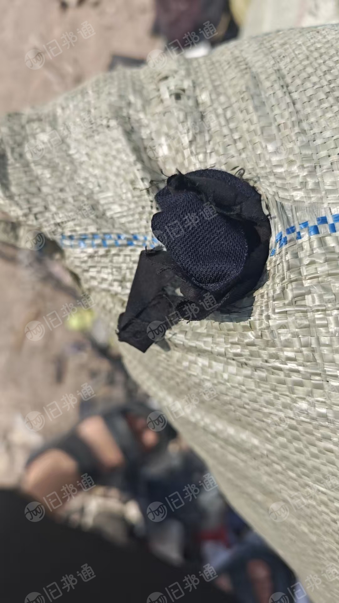 长期出售服装厂废布，化纤布，氨纶废布和涤纶废布混在一起，统货卖，现有一两车，货在河南郑州