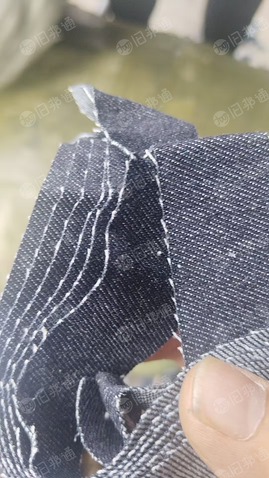出售牛仔废布，牛仔布，涤棉和纯棉一起买，纯棉占90%，现货有9.6米一车，货在河南郑州