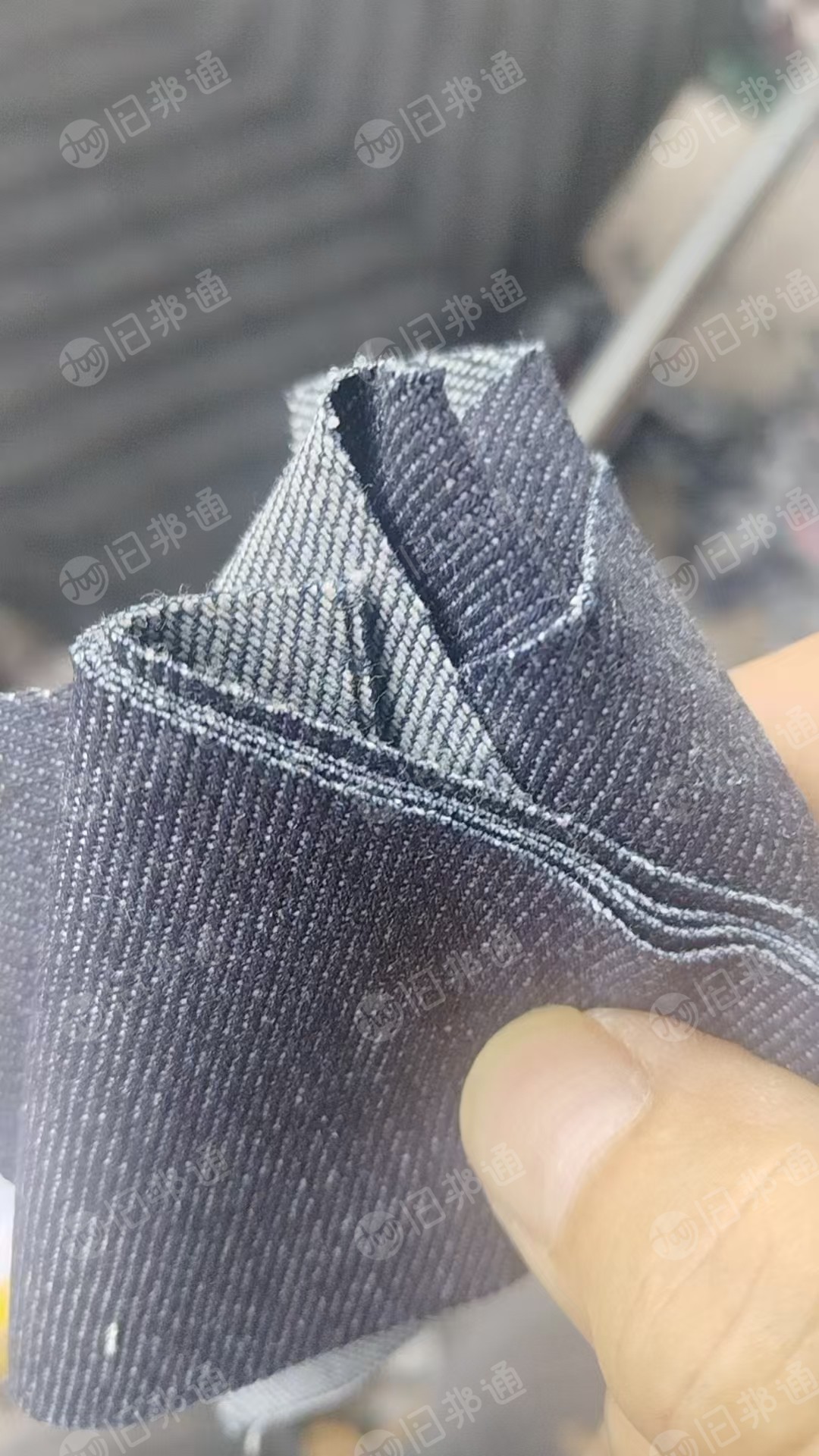 出售牛仔废布，牛仔布，涤棉和纯棉一起买，纯棉占90%，现货有9.6米一车，货在河南郑州