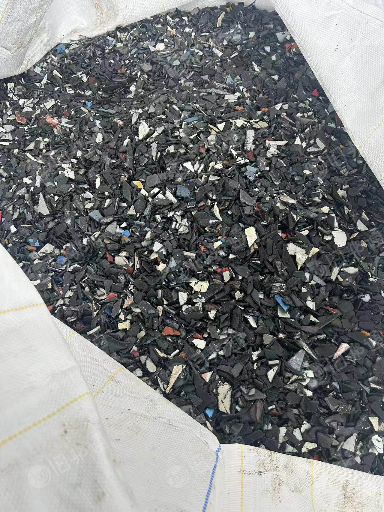 长期大量出售汽车内饰破碎料，保险杠破碎料，月供400吨