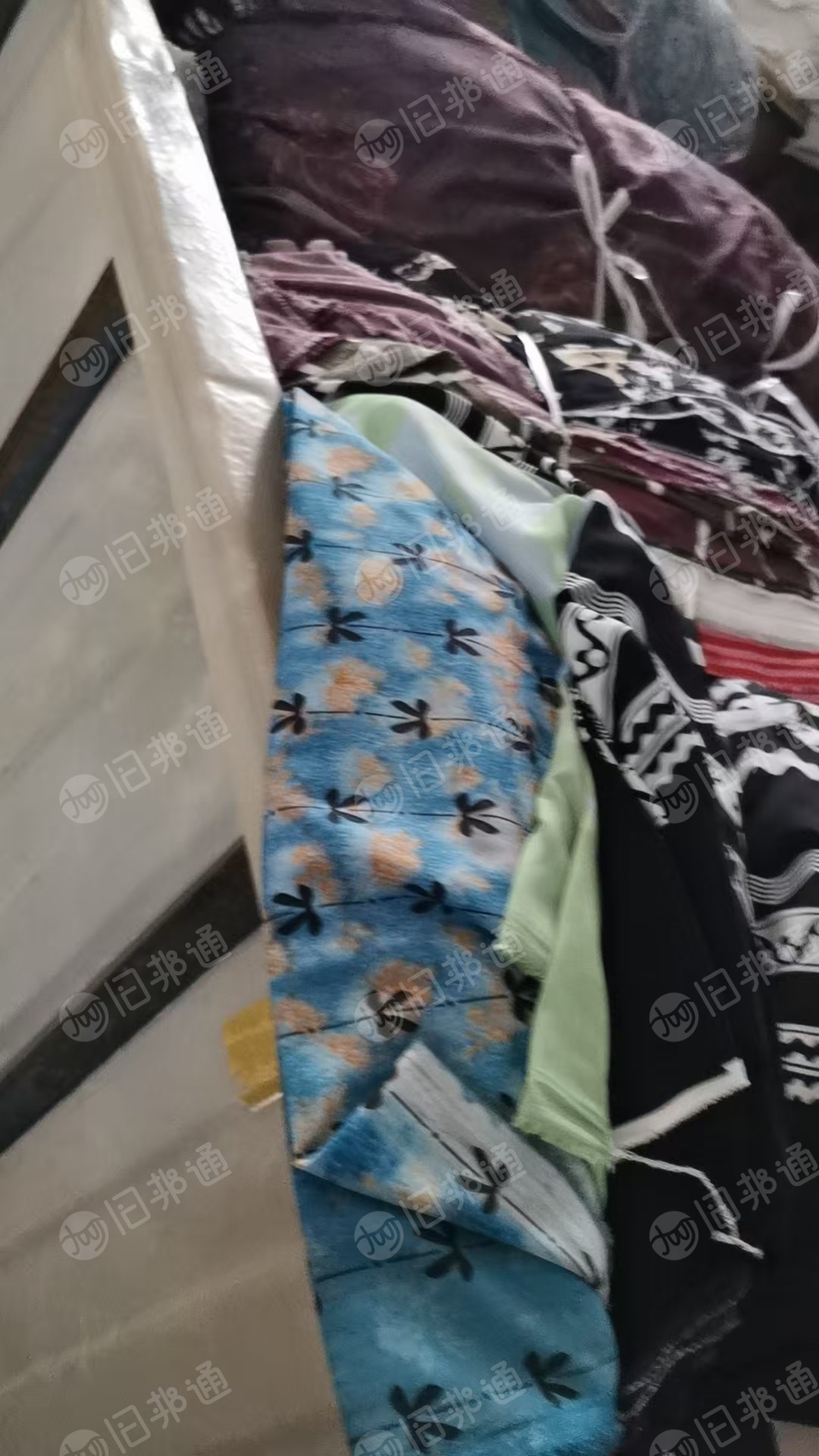 长期出售纯涤纶布，乱麻，雪纺，色丁等库存布，库存面料