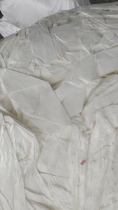 长期出售洗脸巾下脚料，无纺布边角料，有可溶解无纺布，不可溶解的，水刺无纺布边角料，现货四十吨左右