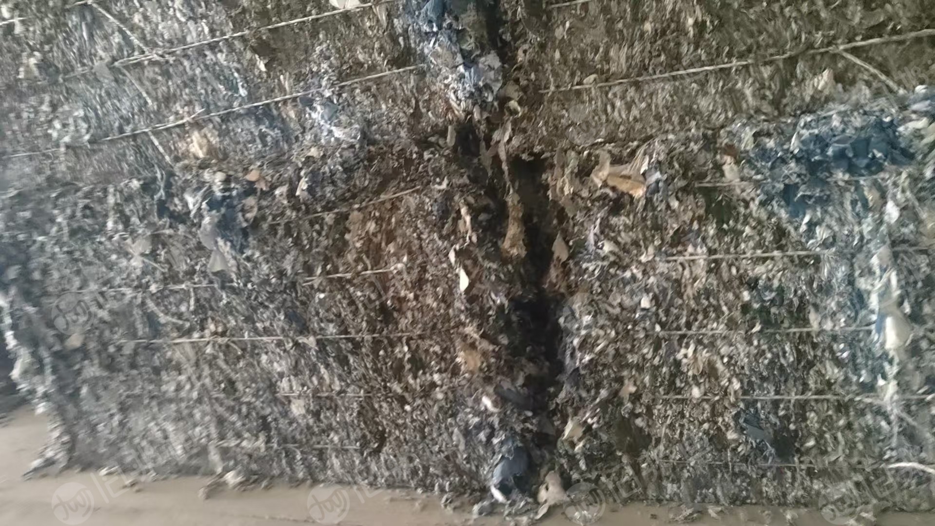 长期大量出售涤棉迷彩废布，带丝绵，现货几百吨，每个月量很大，厂在江苏淮安