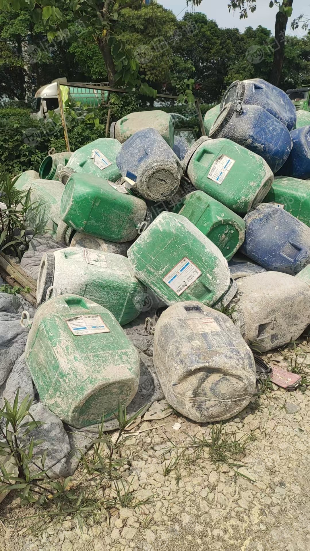 出售小蓝桶毛料,现货200个左右