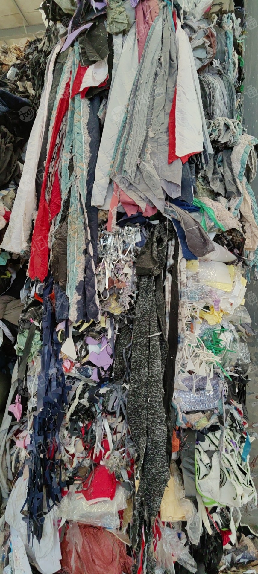 长期大量旧衣服黑料，燃烧料，废纺织料