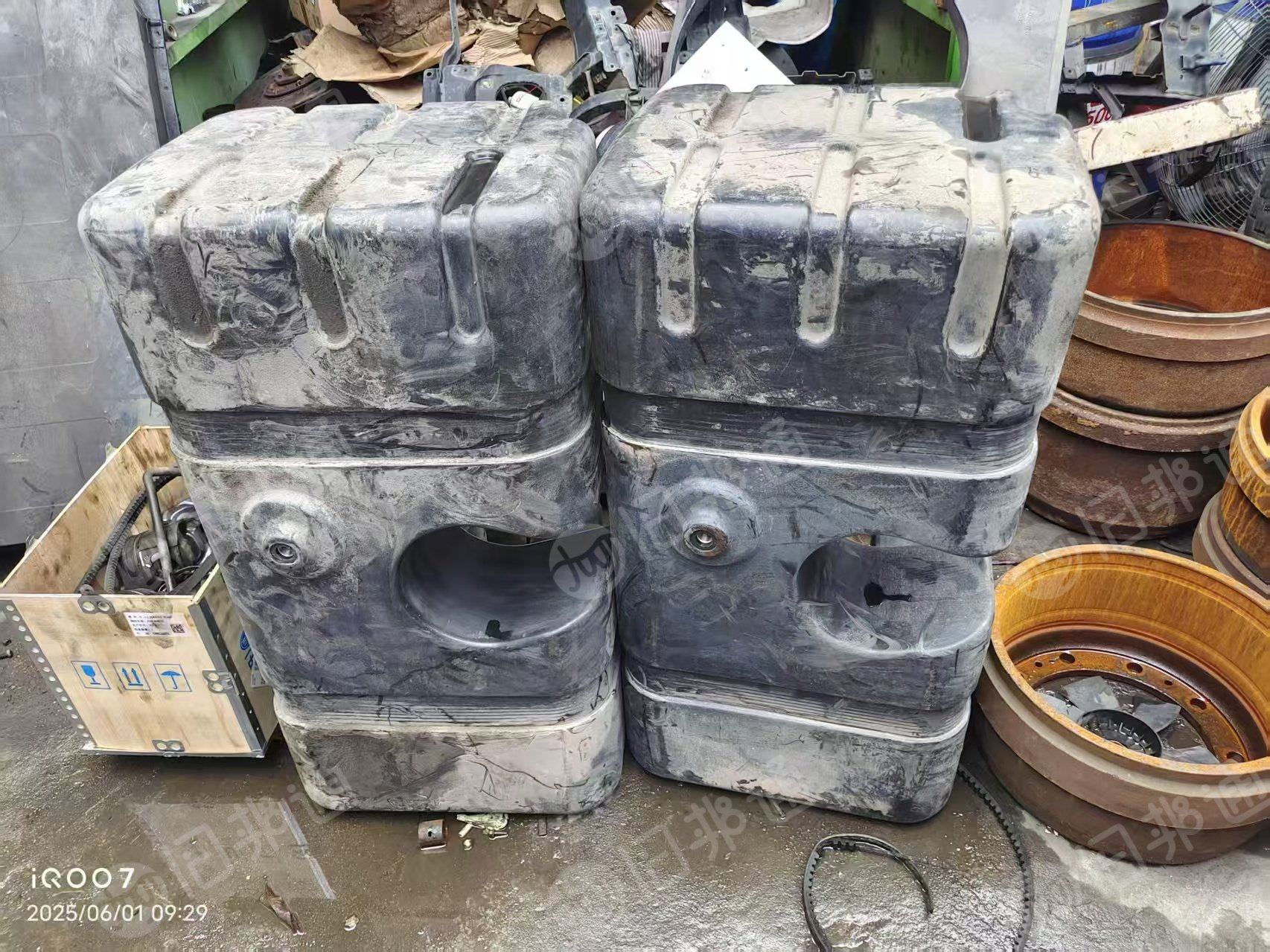 长期出售大货车塑料油箱