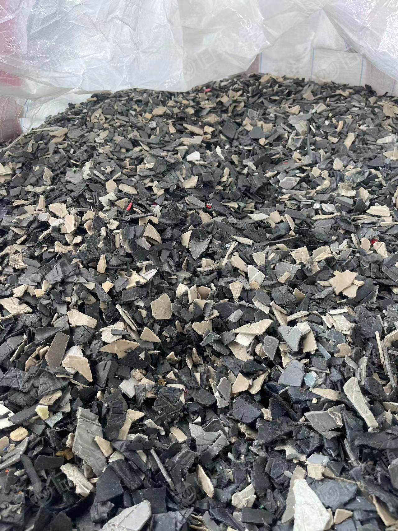 长期出售摩配破碎料，汽车内饰破碎料