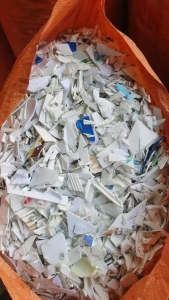 长期出售白色涂料桶破碎料