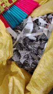 长期大量出售涤纶废布，涤纶造粒布，有分颜色，月供300吨，货在广东广州