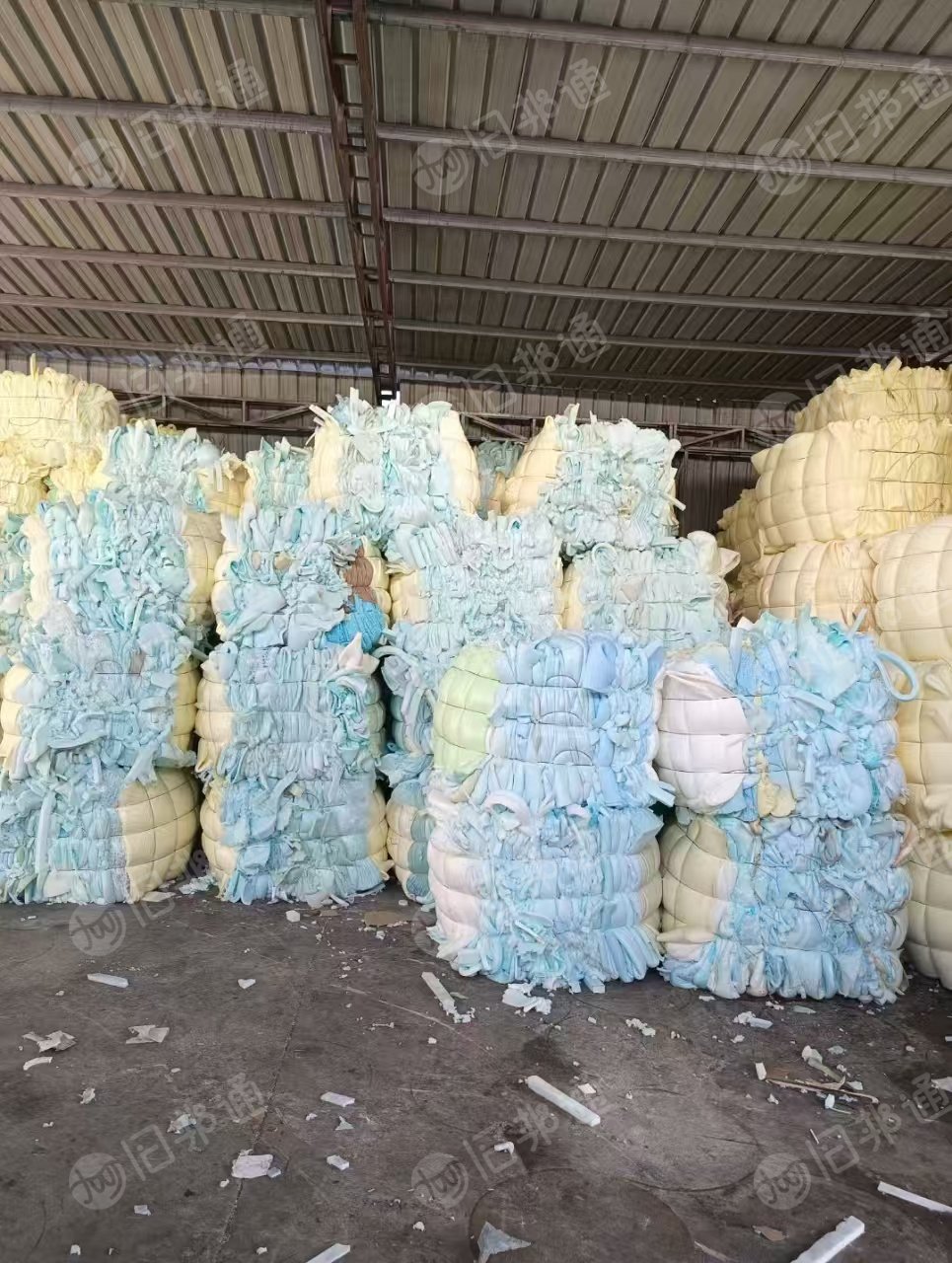 长期大量出售慢回弹棉，海绵边角料，废海绵，有多种颜色分开，货在福建泉州