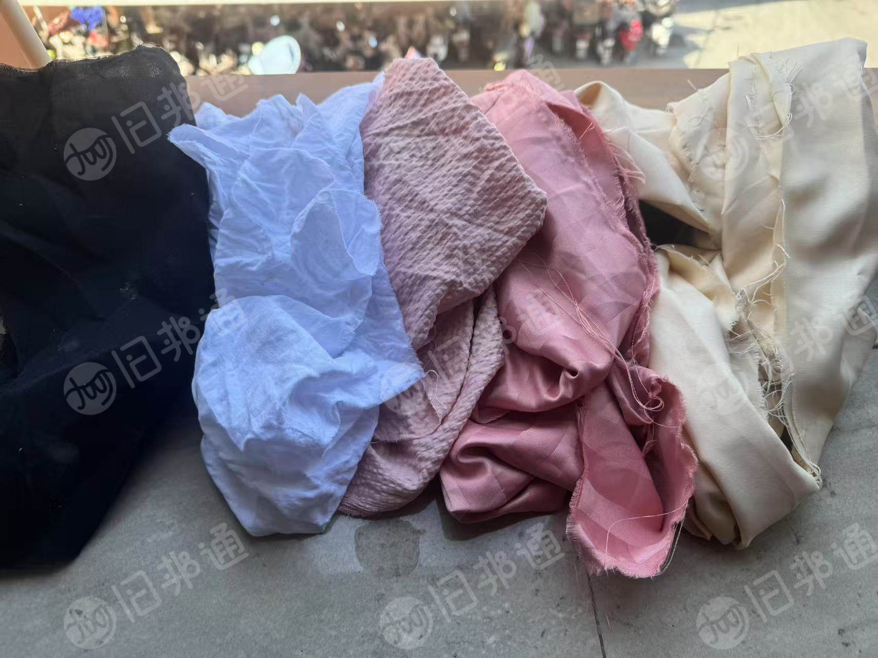 长期出售印染厂下来的废布，涤纶废布，氨纶废布，统货走，现货40吨左右