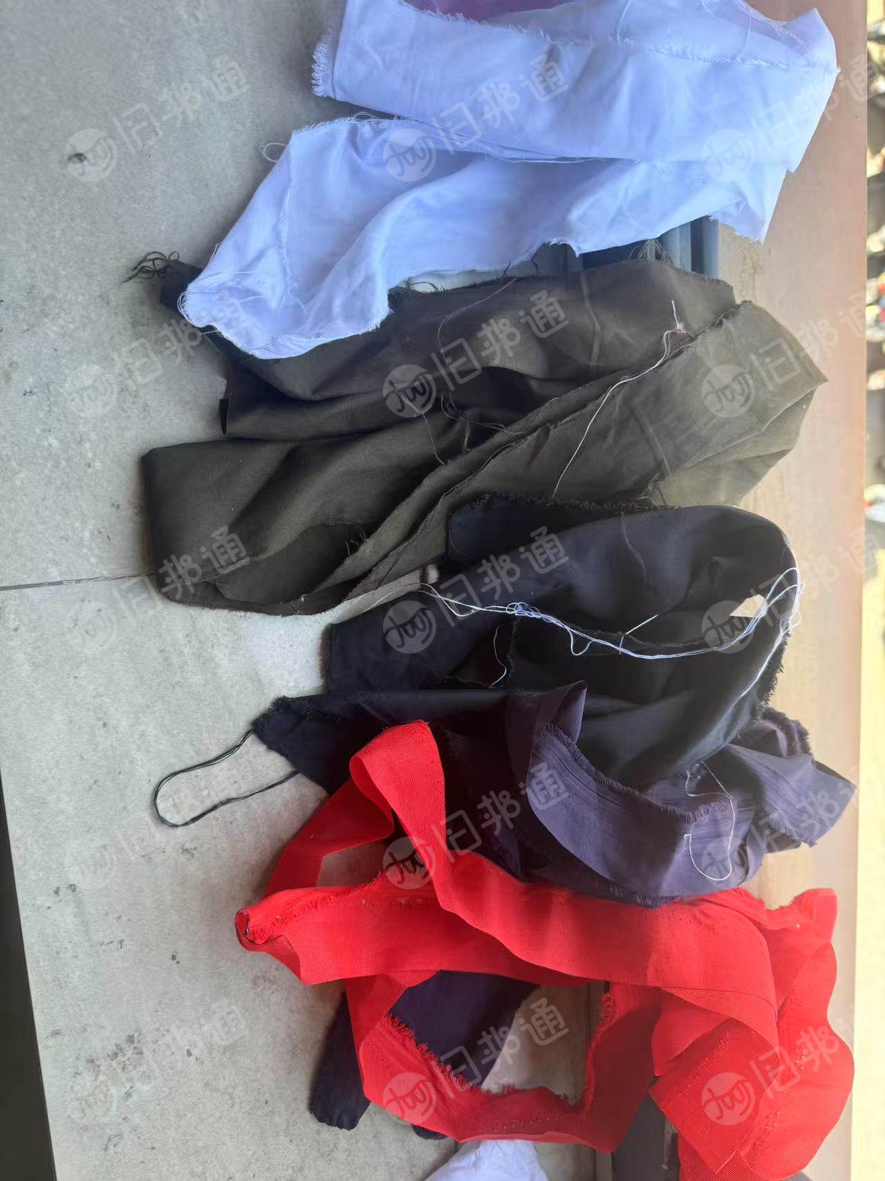 长期出售印染厂下来的废布，涤纶废布，氨纶废布，统货走，现货40吨左右