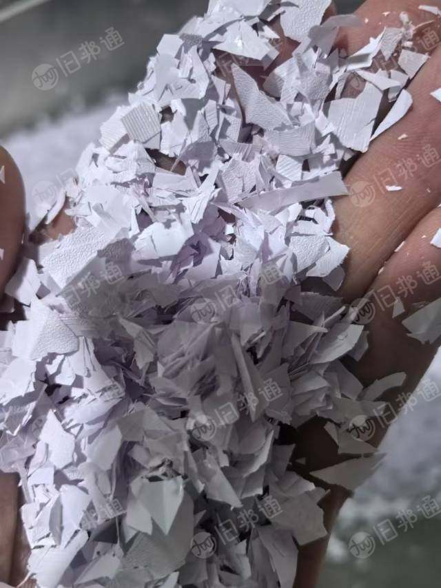 出售一级白墙纸破碎料，PVC墙纸破碎料