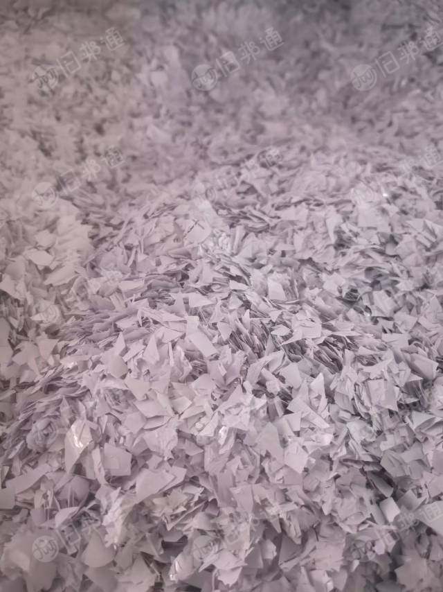 出售一级白墙纸破碎料，PVC墙纸破碎料