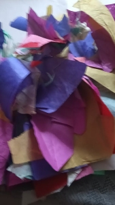 加工厂长期大量求购五彩纸边角料