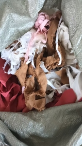 长期出售涤纶废布，颜色没有分开，厂在湖南株洲