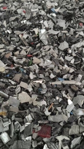 出售干破黑色PC灯芯破碎料，现货二十来吨