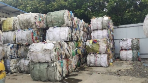 长期出售花丙压块，涂料桶压块 长期有货