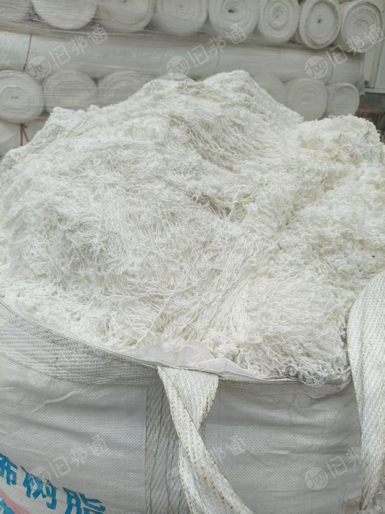 长期出售织布厂下来的白色涤纶废丝，涤纶废布，现货有20袋吨包，货在江苏盐城
