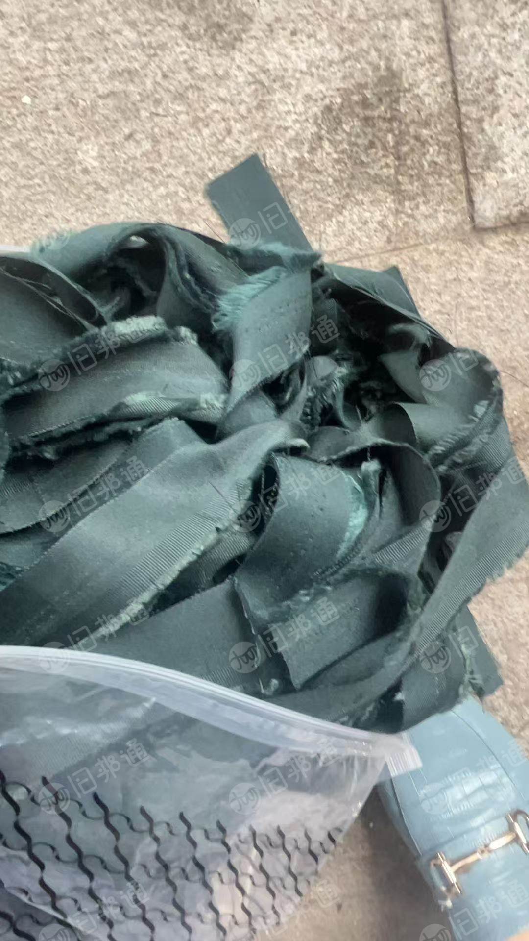 长期出售裁床下来涤棉废布，涤棉布条，可以开花货在打绳，月供五六百吨，货在江苏苏州