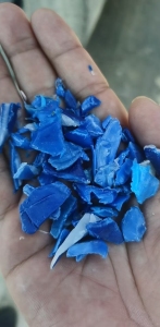 出售蓝桶破碎料，大蓝桶破碎料