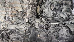 出售黑卡纸边料，现货有4吨，黑色手机壳现货有8吨